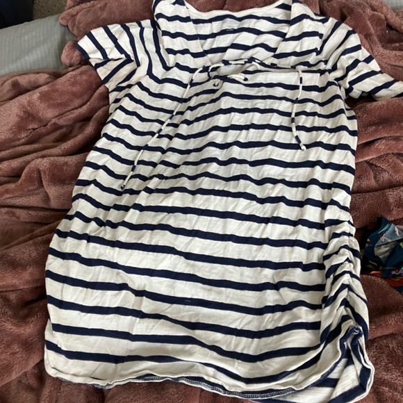 Old Navy Striped Navy Blue and White Extra-Large Maternity Tee - Picture 2 of 2